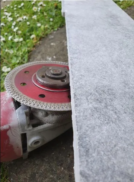 Huice Diamond saw blade cutting porcelain tile Huice Diamond saw blade cutting porcelain tile